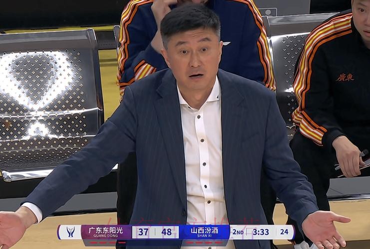 广东3消息!徐昕官宣获奖,杜锋骂哭王洪泽,崔永熙请战要打辽篮 广东3消息!徐昕官宣获奖,杜锋骂哭王洪泽,崔永熙请战要打辽篮